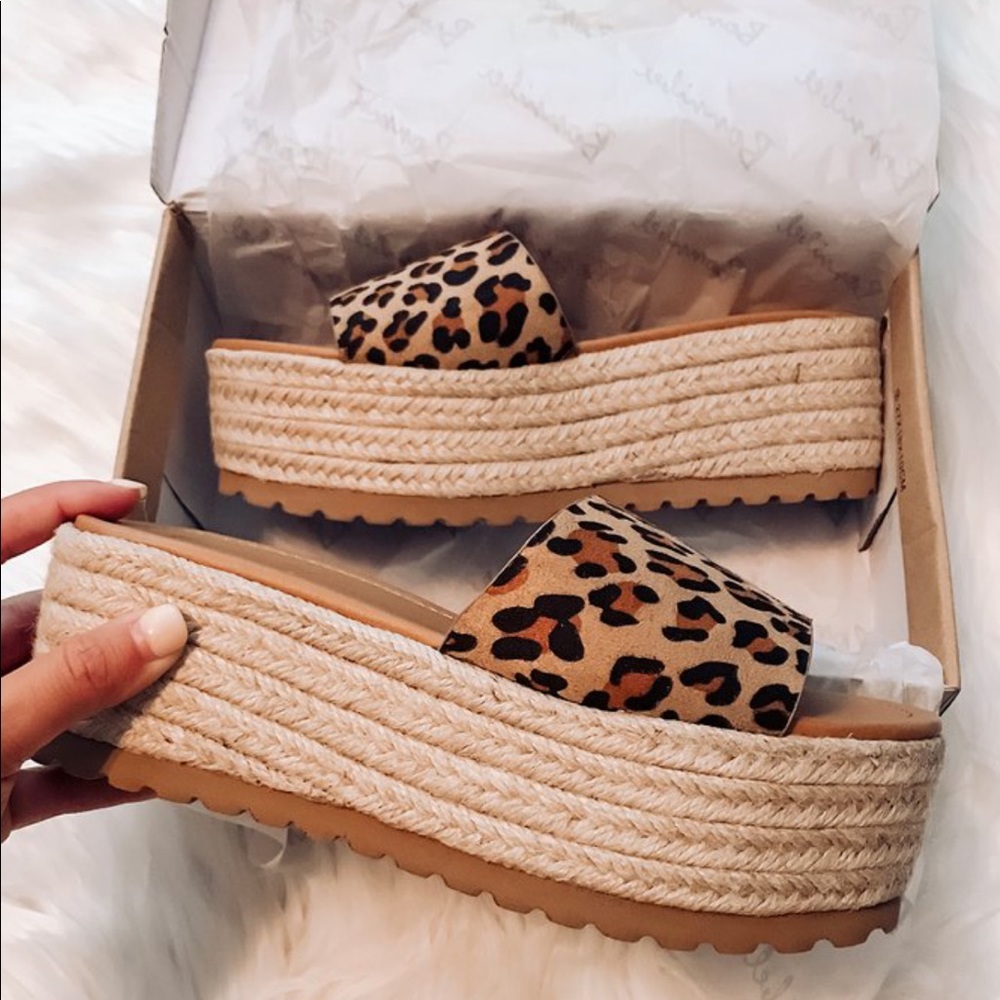 HP✨Last One Size 10-Leopard Wedge Slip On - Picture 2 of 5
